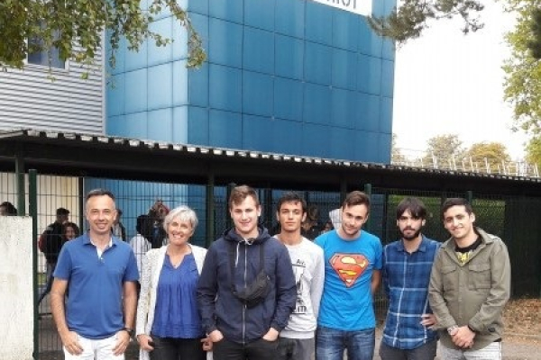 “Move2Learn, Learn2Move” levounos a París